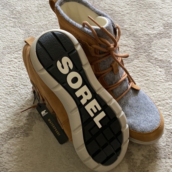 - NEW- Sorel Explorer Joan boots - Picture 4 of 11